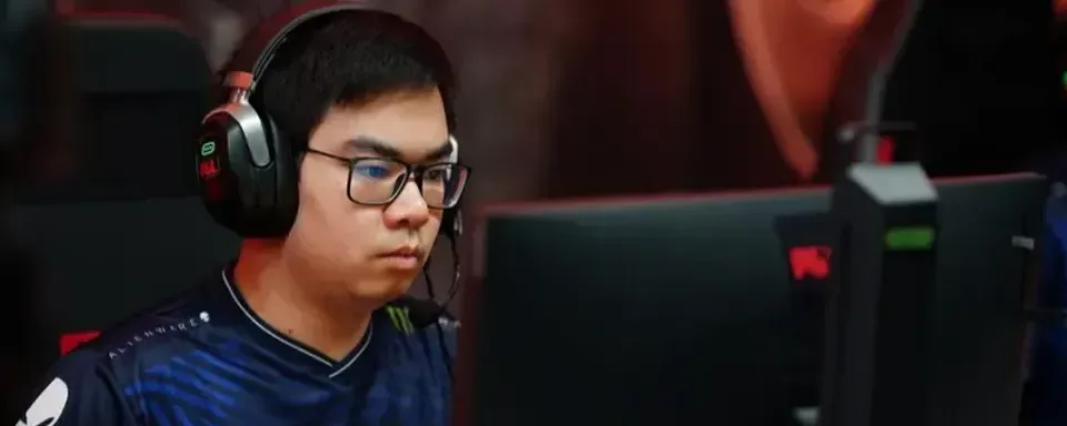 Team Falcons и Team Liquid возглавляют группы на Essence II