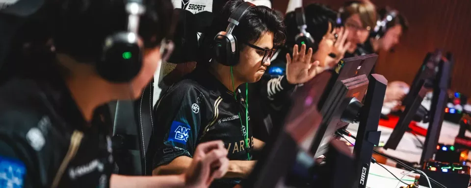 FURIA и FaZe Clan прошли в полуфинал группового этапа EWC 2026