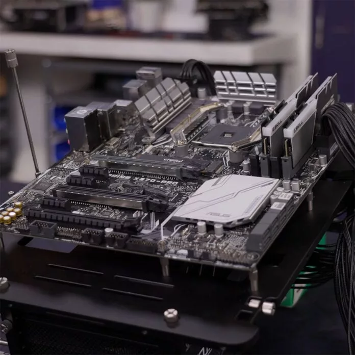 AMD Ryzen 7 5800X3D отлично работает на старой материнской плате X370, но есть нюансы