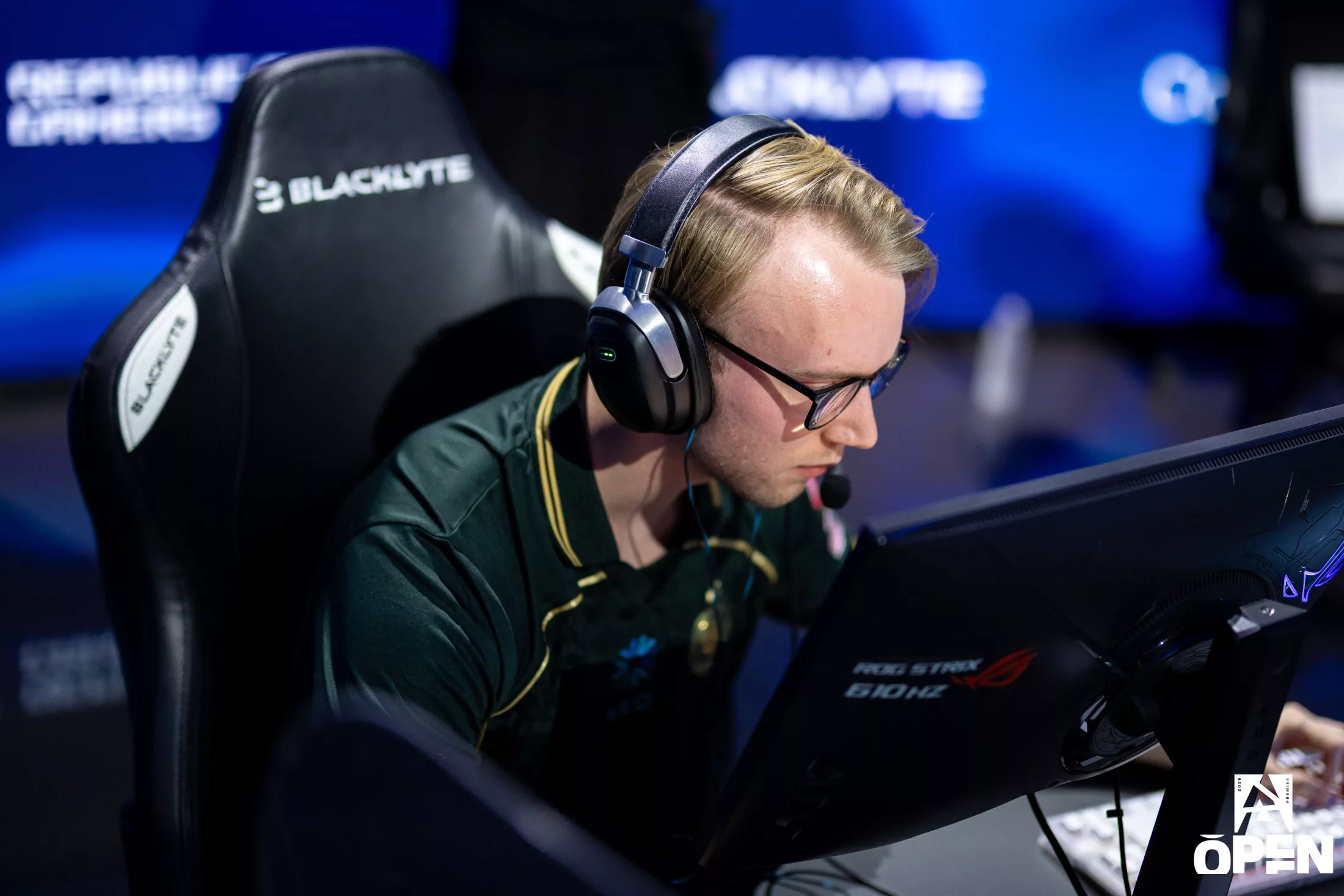 TeSeS: "You feel invincible with karrigan in big arena games"