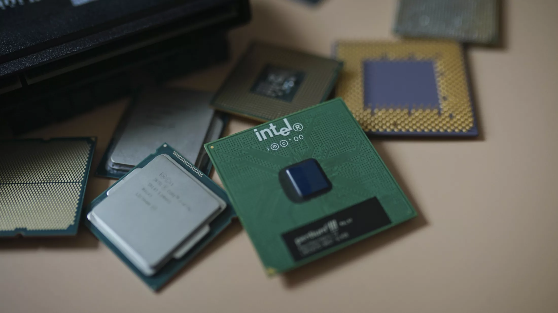 Intel повысит цены на процессоры на 10% к марту 2027 года: AMD последует за ними летом