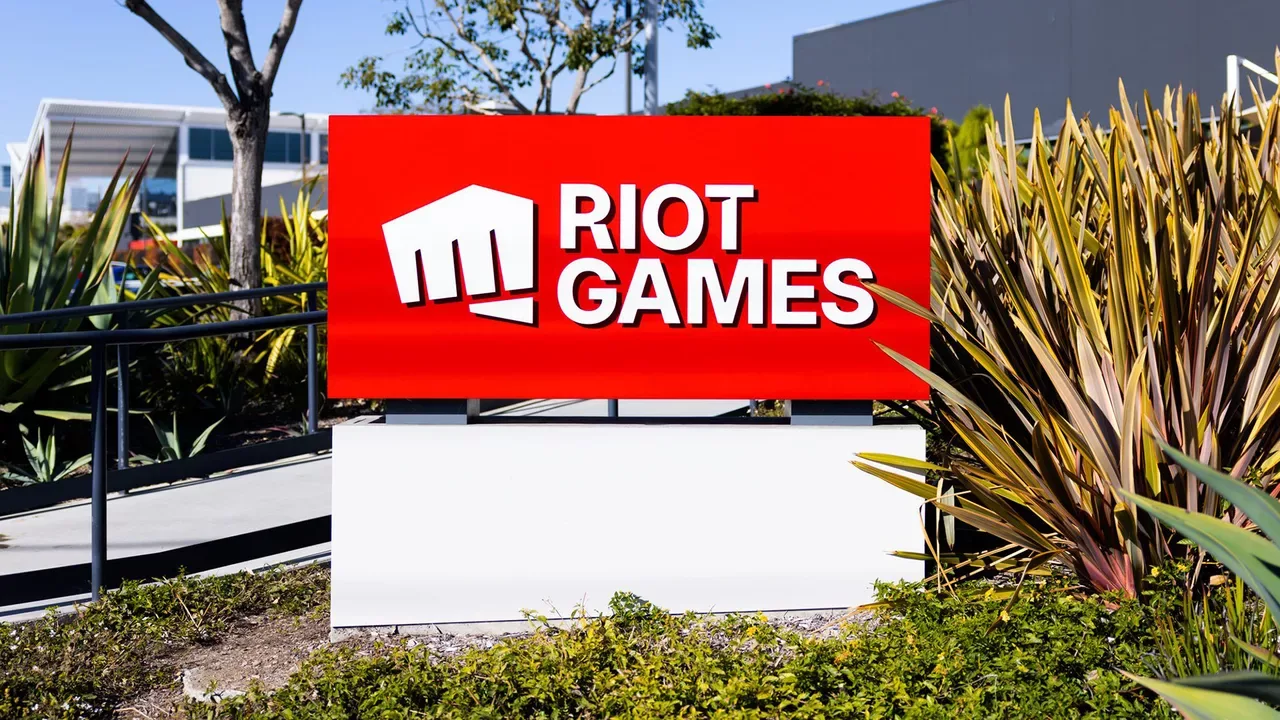 Сооснователь Riot Games заявил, что компания рассматривает выпуск платных игр
