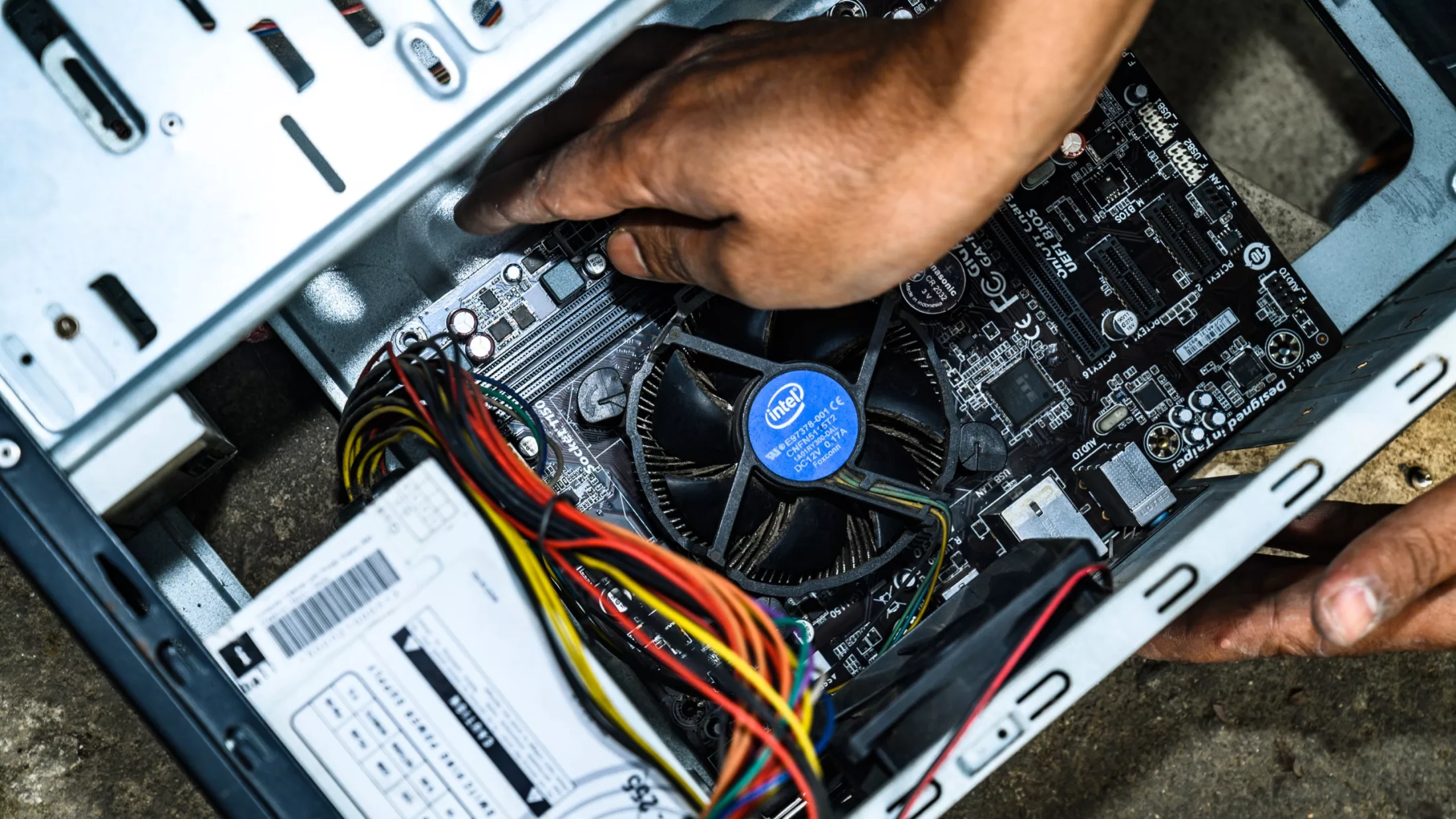 Супервайзер таможни США похитил процессоры Core i7 и комплектующие из ПК госструктур