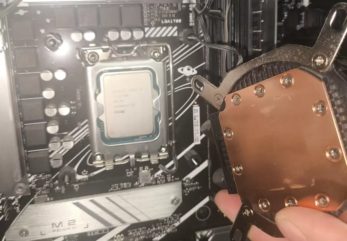 Процессор i7-12700K три года работал без термопасты