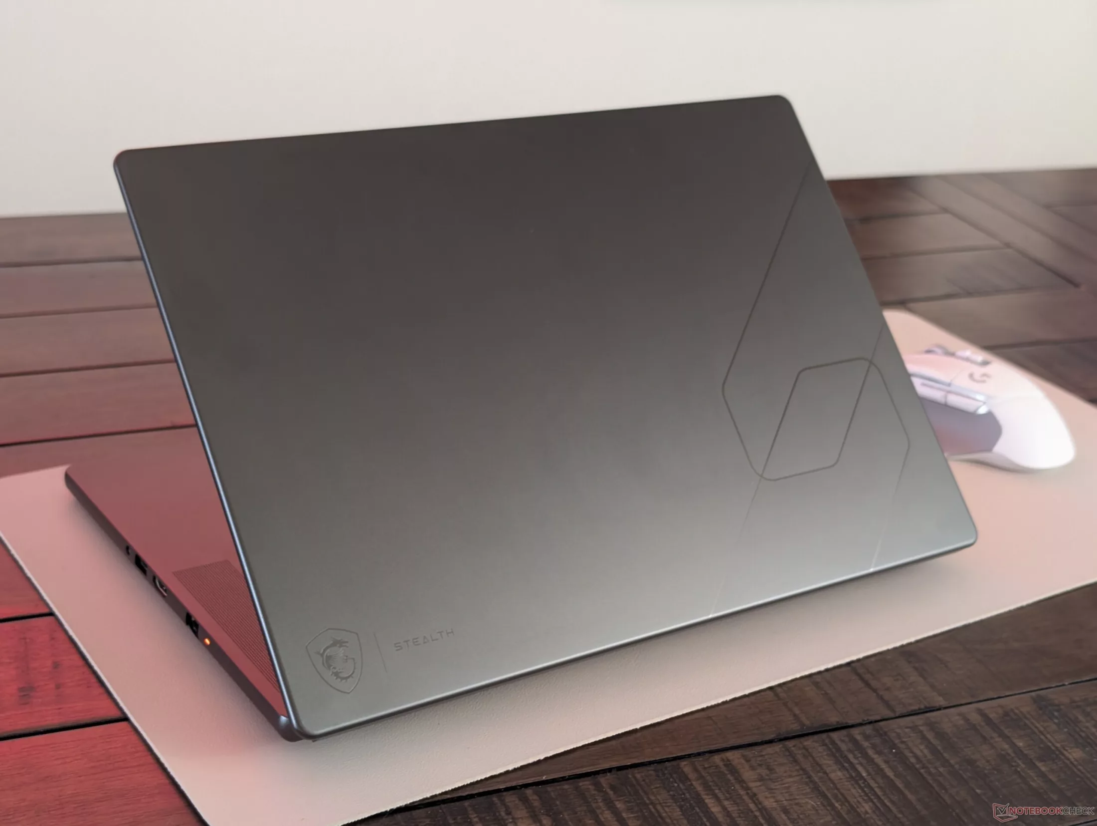 MSI Stealth 16 AI B3WH: гибрид для геймеров и профессионалов