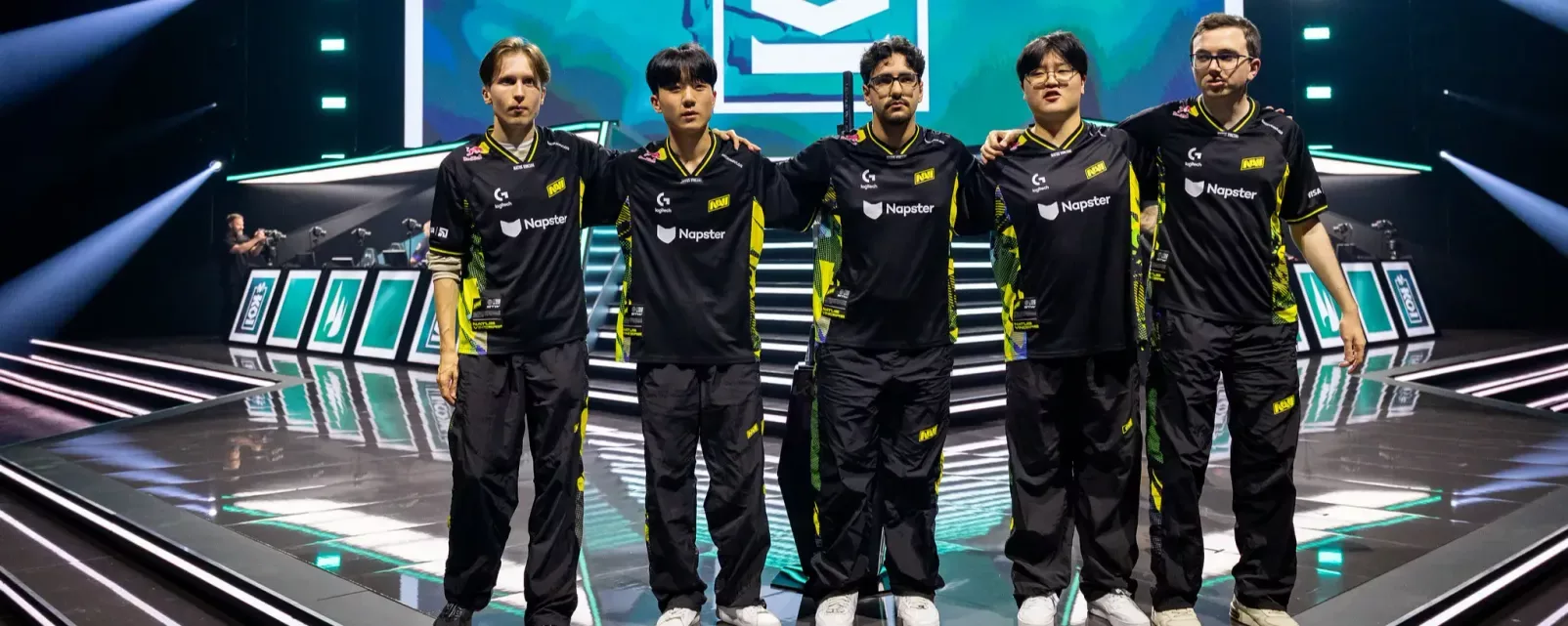 Первые победы NAVI, JD Gaming и Vitality на Demacia Cup