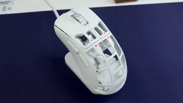 Pulsar представила версию Alpine White для мыши Feinmann F01