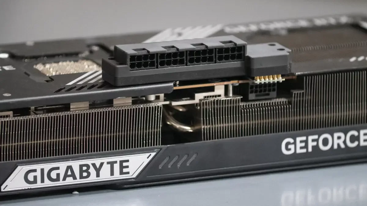 Моддер решил проблему с питанием RTX 5090 через четыре 8-коннектора