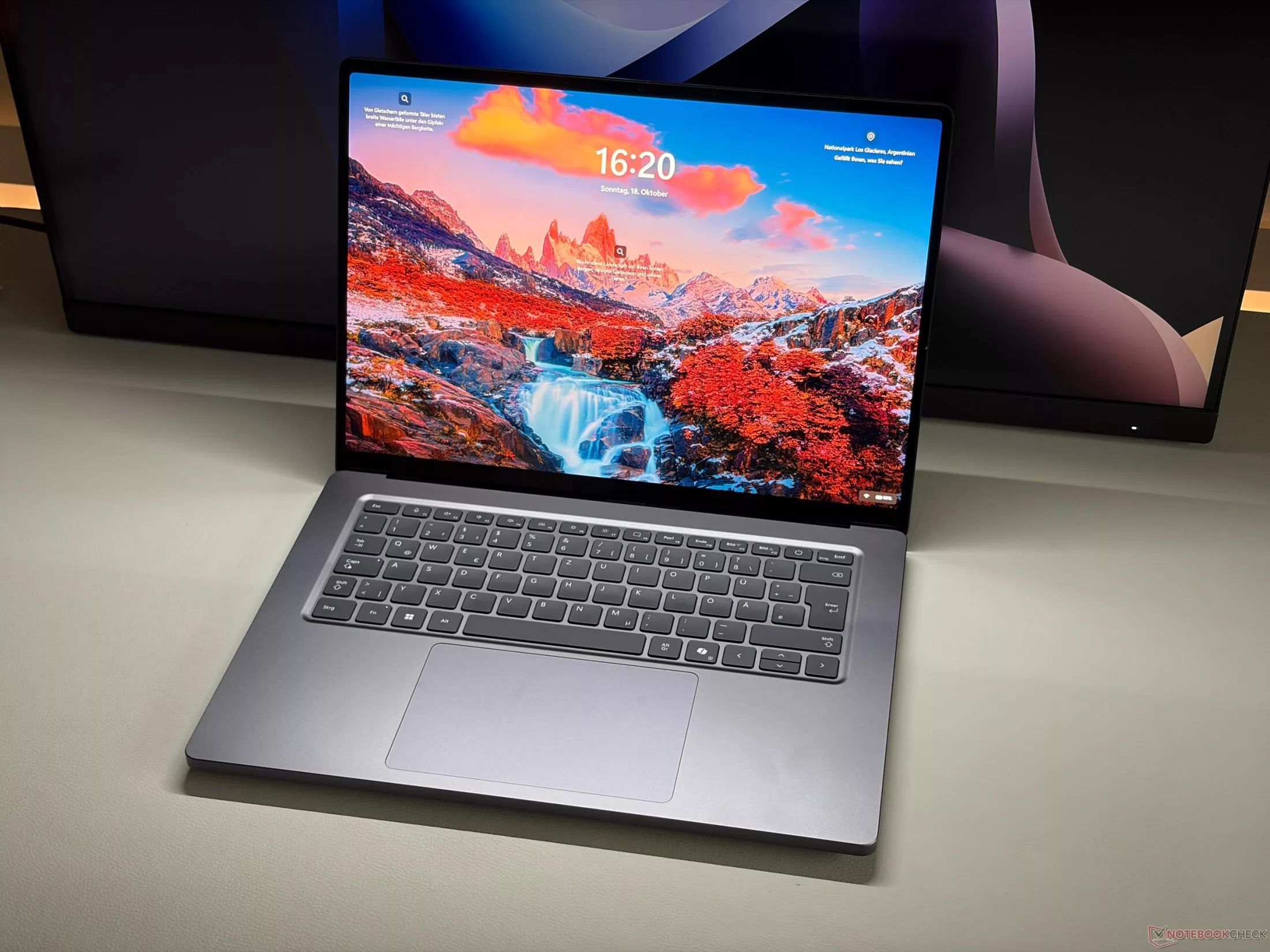 Microsoft Surface Laptop Ultra с RTX Spark: яркий экран, который разочаровывает