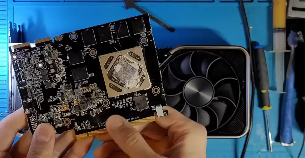 Под видом RTX 3090 продали обрезанную плату Radeon R9 280