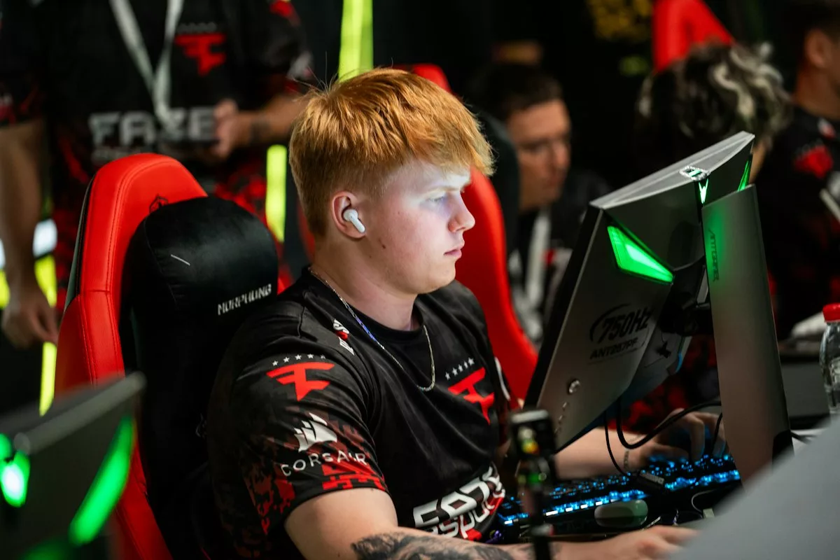 FaZe выживают на DraculaN S7: победы над ENVY и HEROIC