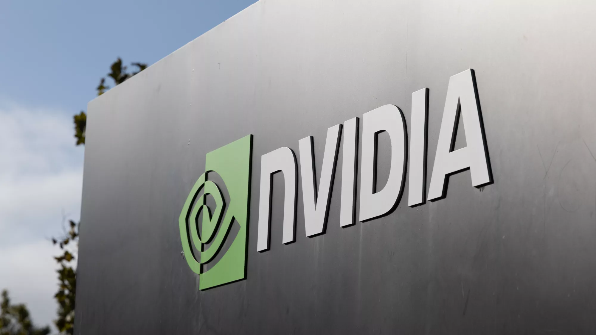 NVIDIA обсуждает годовую плату $2,000за GPU за ПО для работы ИИ-агентов