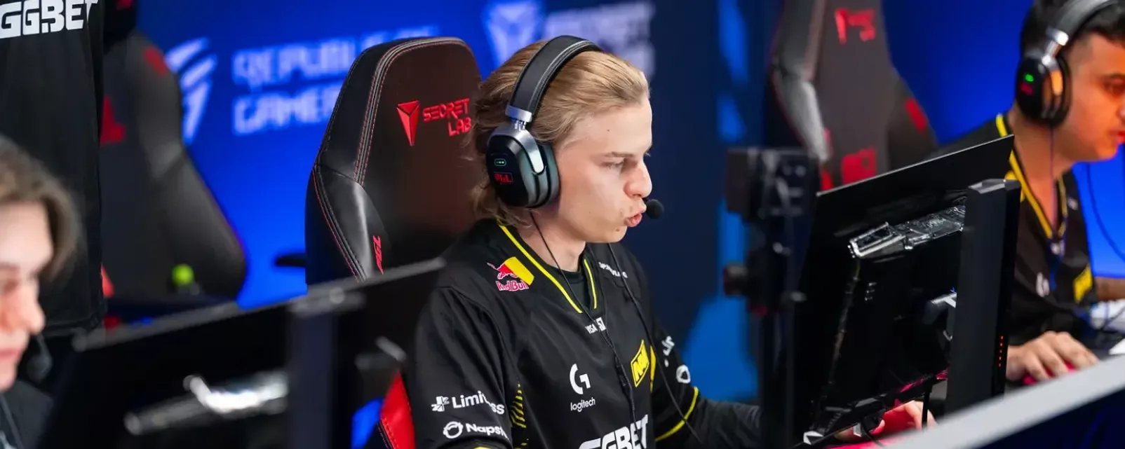 Spirit против MOUZ и NAVI против Vitality на PGL Masters Bucharest 2026