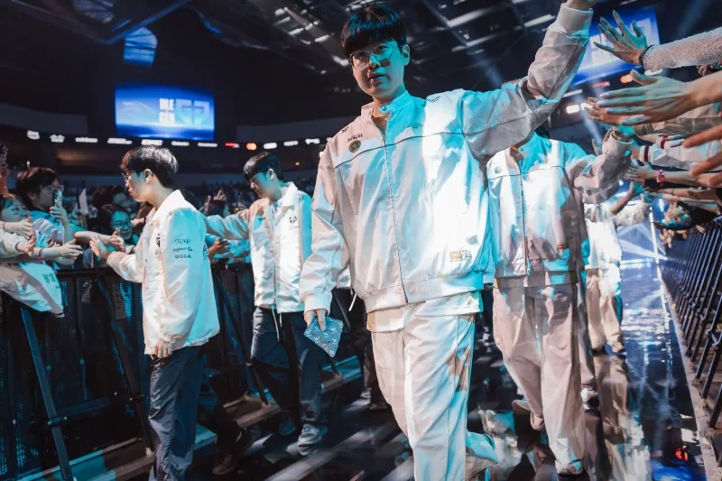 HLE против G2 в 4R Swiss Stage на Worlds 2026; T1 сыграет с Movistar KOI
