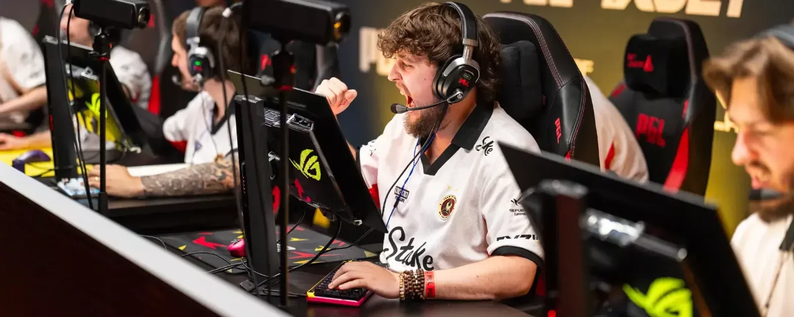 Aurora, MOUZ и Vitality вышли в плей-офф PGL Masters Bucharest 2026
