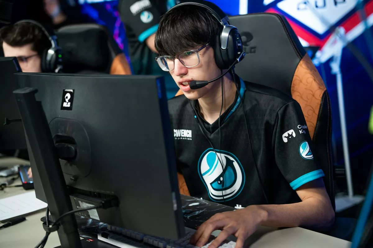 HOTU обыгрывает Luminosity на старте RLG Tesla Cup